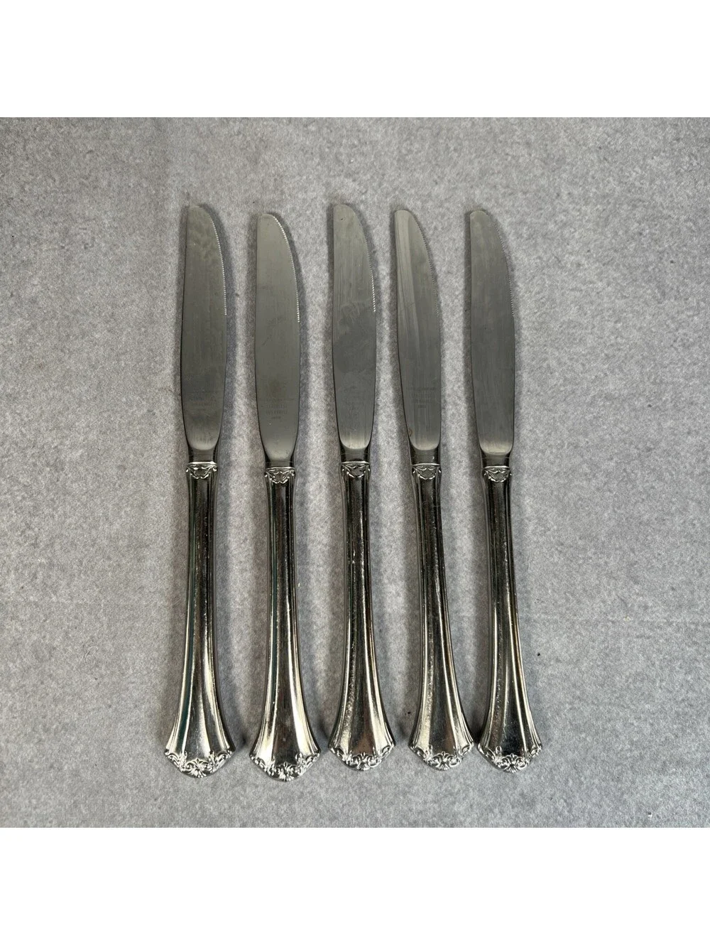 Reed & Barton  FRENCH CHIPPENDALE  Silverplate Dinner Knifes Set of 5